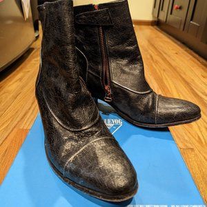 John Fluevog Passage Preet Black/Silver Leather Ankle Boot Sz 10.5 Fits like 10